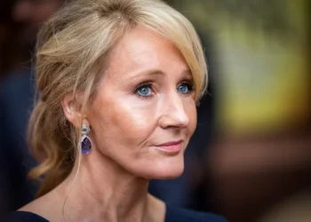 JK Rowling comenta lei que define ‘o que é ser mulher’ no Reino Unido