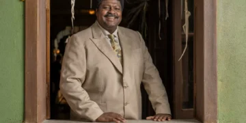 Cena sobre masculinidade negra que se torna marco em ‘Garota do Momento’