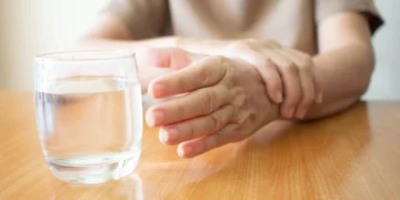 Parkinson. SNS alerta para sintomas e também medicamentos “que ajudam”