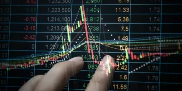 Ibovespa salta 3,12% após Trump aliviar tarifas; dias mais calmos virão para mercado?