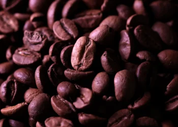 Futuros do café arábica sobem com perspectivas da safra brasileira
