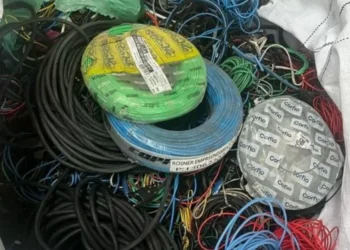Homem é preso por receptação culposa e polícia apreende 1 tonelada de fios em Blumenau
