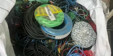 Homem é preso por receptação culposa e polícia apreende 1 tonelada de fios em Blumenau