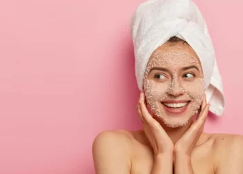 Conhece os benefícios de esfoliar o corpo? Damos-lhe cinco