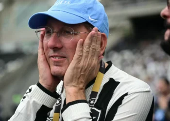 Adeptos do Botafogo descobrem número de Textor e ‘castigam’ Renato Paiva