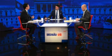 Tavares acusa IL de “aventureirismo”, Livre “está entre foice e martelo”