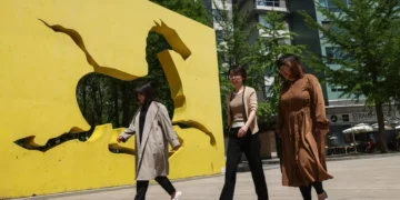 Atividade industrial da China abranda em abril