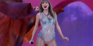 Taylor Swift “chora de alegria” depois de recuperar direitos dos primeiros discos