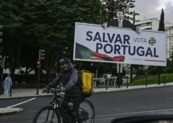 De norte a sul líderes prosseguem campanha sem se cruzarem