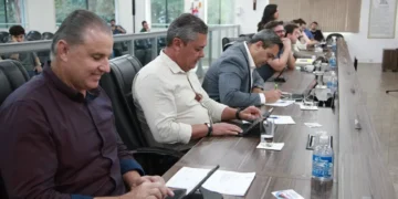 Câmara de Blumenau aprova projeto que exige bloqueio de acesso a terrenos baldios e edificações sem uso