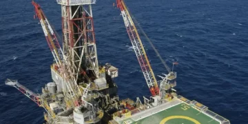 Ibovespa fecha estável e assegura ganho semanal; Prio salta 8%