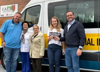 APAE de Timbó recebe van nova com apoio de emenda parlamentar