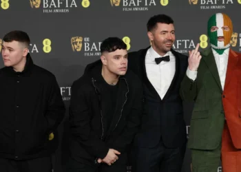 Rapper dos Kneecap acusado de terrorismo por mostrar bandeira do Hezbollah