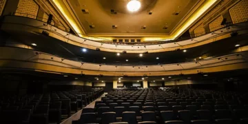 Teatro tombado do Rio de Janeiro terá visitas guiadas teatralizadas