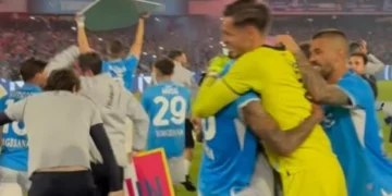 Loucura total. Napoli sagrou-se campeão e jogadores festejaram assim
