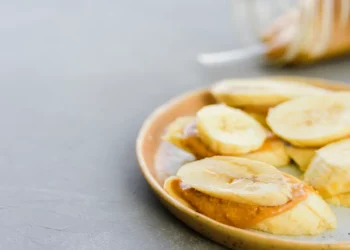 Estes ‘bites’ levam banana e manteiga de amêndoa
