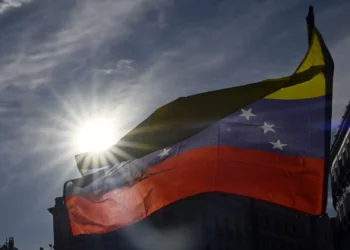 90 migrantes deportados dos EUA incluindo 7 crianças chegam à Venezuela