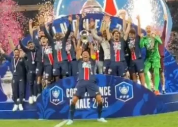 O momento em que o PSG celebra a conquista do triplete em França