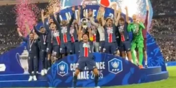 O momento em que o PSG celebra a conquista do triplete em França