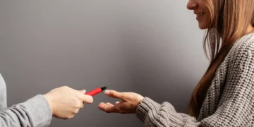 Venda de cigarros eletrónicos descartáveis proibida no Reino Unido