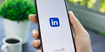 Procura emprego de sonho? O LinkedIn vai ajudá-lo recorrendo a IA