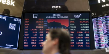 Wall Street fecha em baixa à espera da Fed