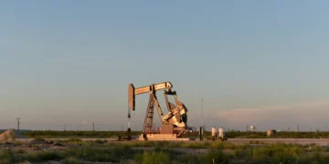 Cotação do Brent para entrega em junho recua 1,73% para 60,23 dólares