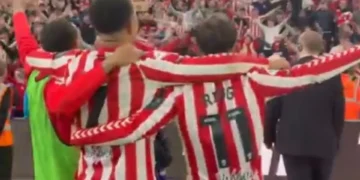 Arrepiante. Os festejos do Sunderland após mais um passo rumo à elite