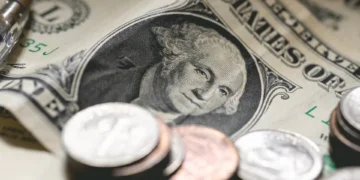 Dólar sobe 0,45%, a R$ 5,52, com exterior prevalecendo em dia de ajustes pós-Copom