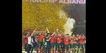 Para a posteridade. O momento em que Portugal ergueu o troféu do Europeu
