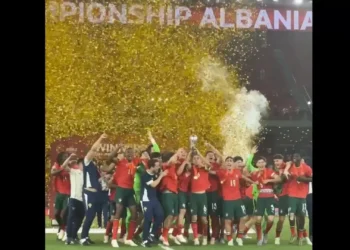 Para a posteridade. O momento em que Portugal ergueu o troféu do Europeu