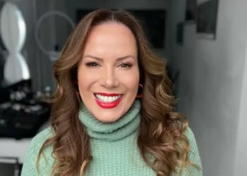 Regina Volpato choca com faturamento maior fora da TV do que no SBT