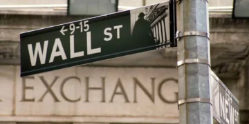 Wall Street fecha com prudência na expectativa das negociações China-EUA