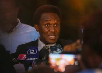 Reforço policial e ruas cortadas em Maputo antes de ida de Mondlane à PGR