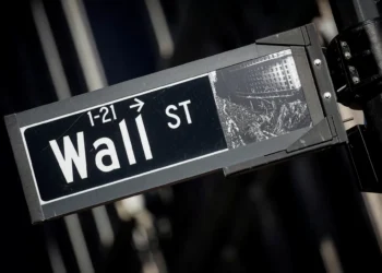 Bolsas de NY caem mais de 1% após ataque de Israel a Irã escalar tensão geopolítica