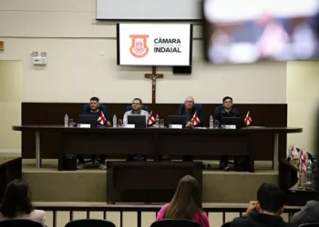 Câmara de Indaial aprova regulamentação do uso de ônibus municipal por todas as secretarias