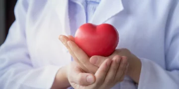 Cardiologista avisa: Cinco hábitos prejudiciais para o coração