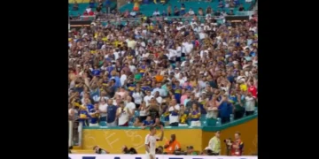 Di María deixou jogo do Benfica e adeptos do Boca Juniors reagiram assim