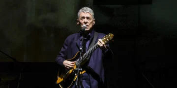 Chico Buarque operado à cabeça para alívio de pressão intracraniana