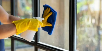 Receita caseira para limpar espelhos e vidros de forma irrepreensível