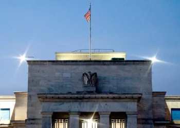 Petróleo, guerra e tarifas atingem previsões dos mercados para bancos centrais