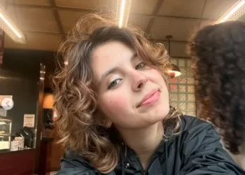 Neta de Gilberto Gil, Flor Gil reage a críticas sobre sexualidade