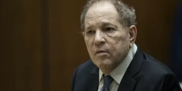 Harvey Weinstein vê anulado julgamento por agressão sexual