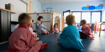 Menos de metade das crianças até aos três anos em creches em 2023