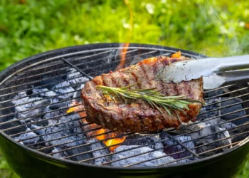 Erro comum ao grelhar carne: Evite gordura na grelha