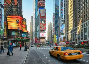 Nova York reforça segurança em locais sensíveis após tensões no Oriente Médio