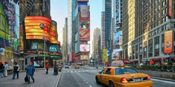 Nova York reforça segurança em locais sensíveis após tensões no Oriente Médio