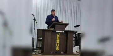 Pastor catarinense de 47 anos morre durante culto em igreja no RS