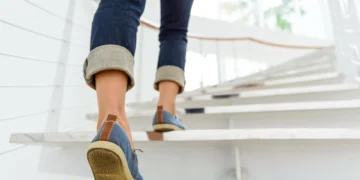 Consegue subir quatro lances de escada rapidamente? Saiba o que significa