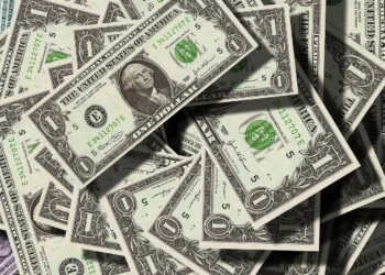 Dólar fecha estável, a R$ 5,50, após decisão do Fed e à espera do Copom